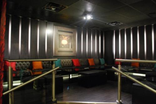 Haze_Restaurant_seating-862x577-640x480